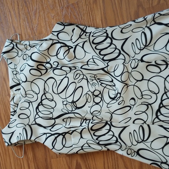 Dress - Picture 4 of 4